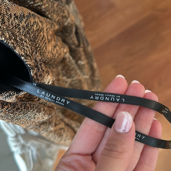 Golden Dress - Picture 3 of 5